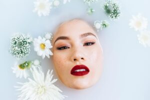 肌の透明感を出すためのスキンケア方法は？